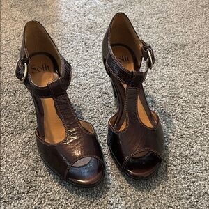 Sofft Brown T-Strap Heels with Peep-Toe Design